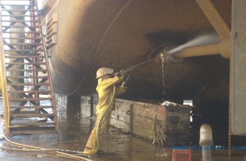 高壓水射流清洗船底